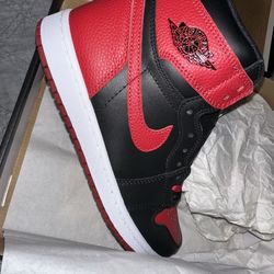Bred Jordan 1s
