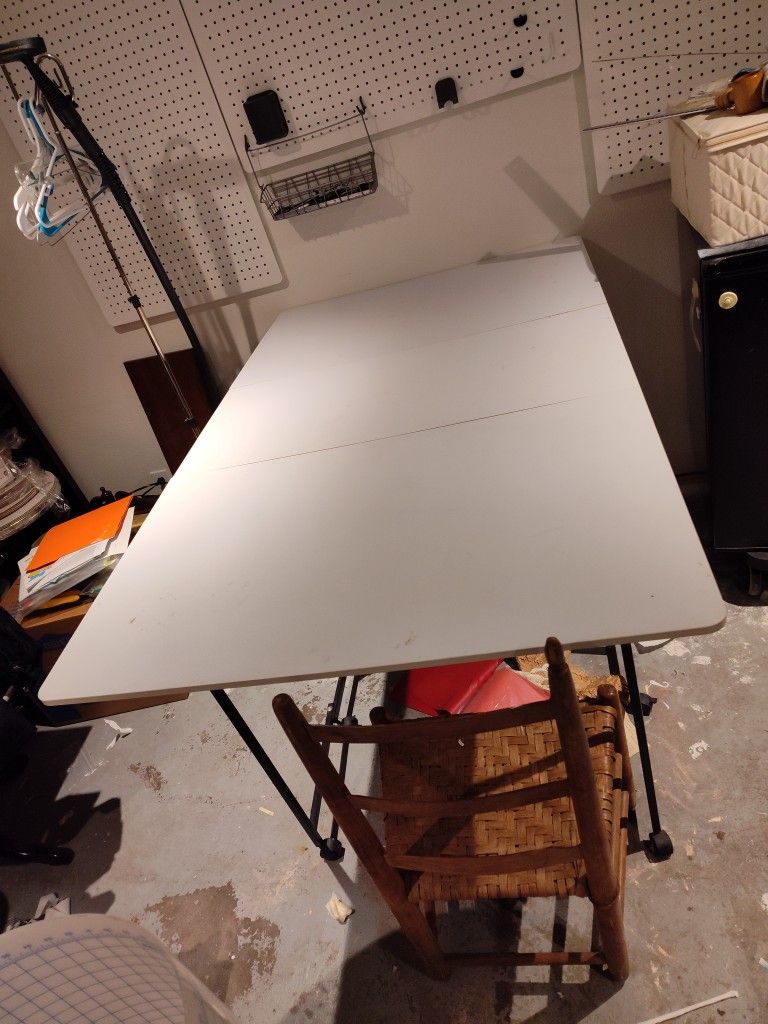 Craft Table 60x36x35h