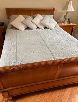 Thomasville Bedroom Furniture - Bed, Dresser, Armoire, Side Tables