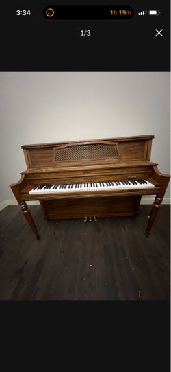 Baldwin Upright Console Piano