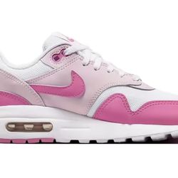 Nike Women’s (7Y) (8.5) NEW