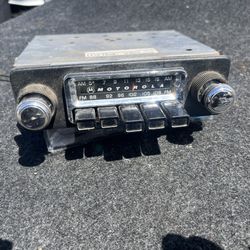 Vintage Motorola 12 V Am/Fm Radio,
