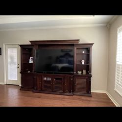 Entertainment center 
