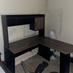 Corner desk 