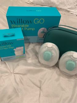 Willow Go Pump with Travel Case and Storage Bags