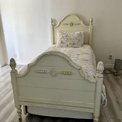 Shabby Chic Twin Bed With Trundle 