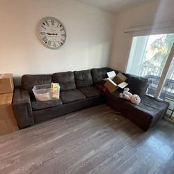 Sectional Couch With Ottoman