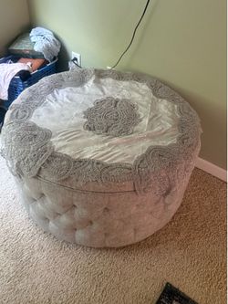 Ottoman pretty big size shown in photos u can use storage also