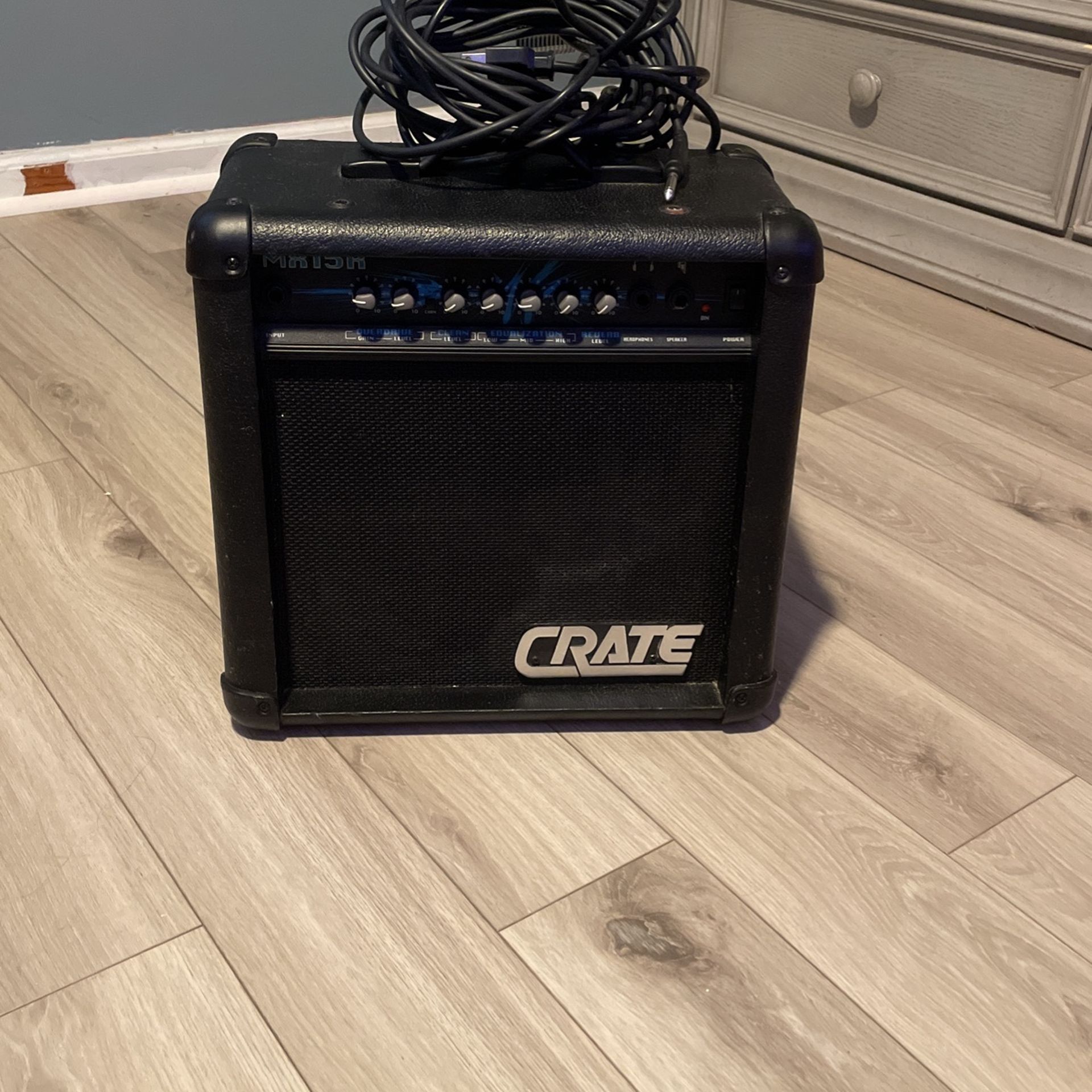 **Crate MX15R 12-Watt 1x8" Solid State Guitar Combo - Black** Elevate your sound with the Crate MX15R, a compact 12-watt solid-state guitar combo