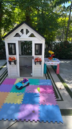 Play House & Water Table