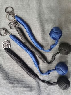 Paracord keychain