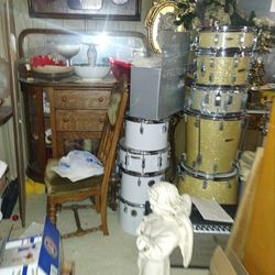 GARAGE SALE - EVERYTHING MUST GO TODAY 