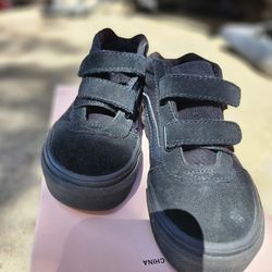 Toodler Van Size 11c Pick Up In HESPERIA