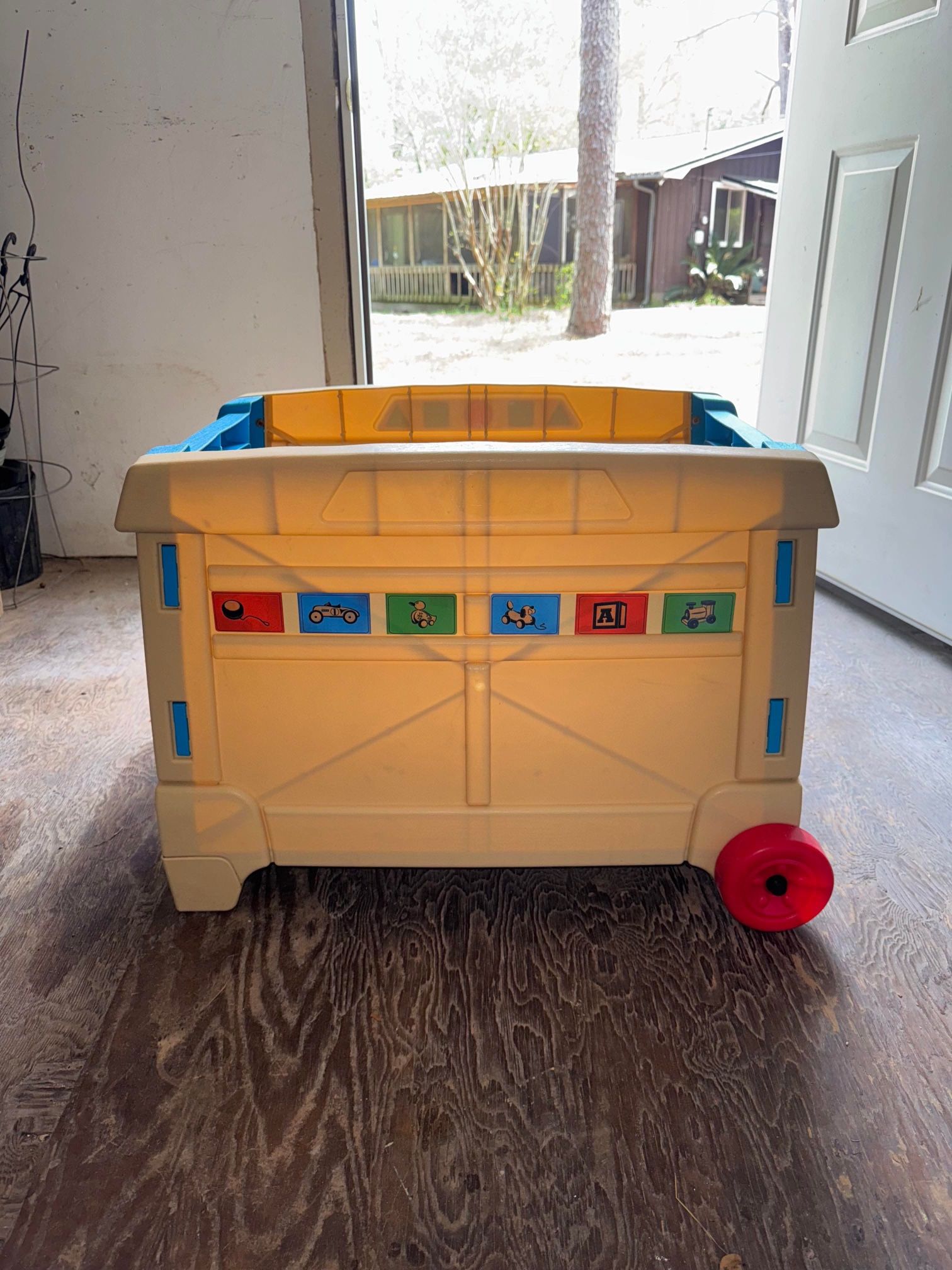 Step2 Lift and Roll Toy Box