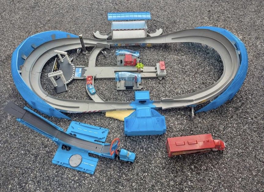 Cars 3 Ultimate Florida Speedway Track Set
