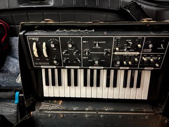 Vintage Moog Rogue Analog Synthesizer – Untested