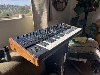 Sequential OB-6 polyphonic Synthesizer