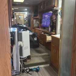 Fifth Wheel Montana 30 Feet +2 Sheds