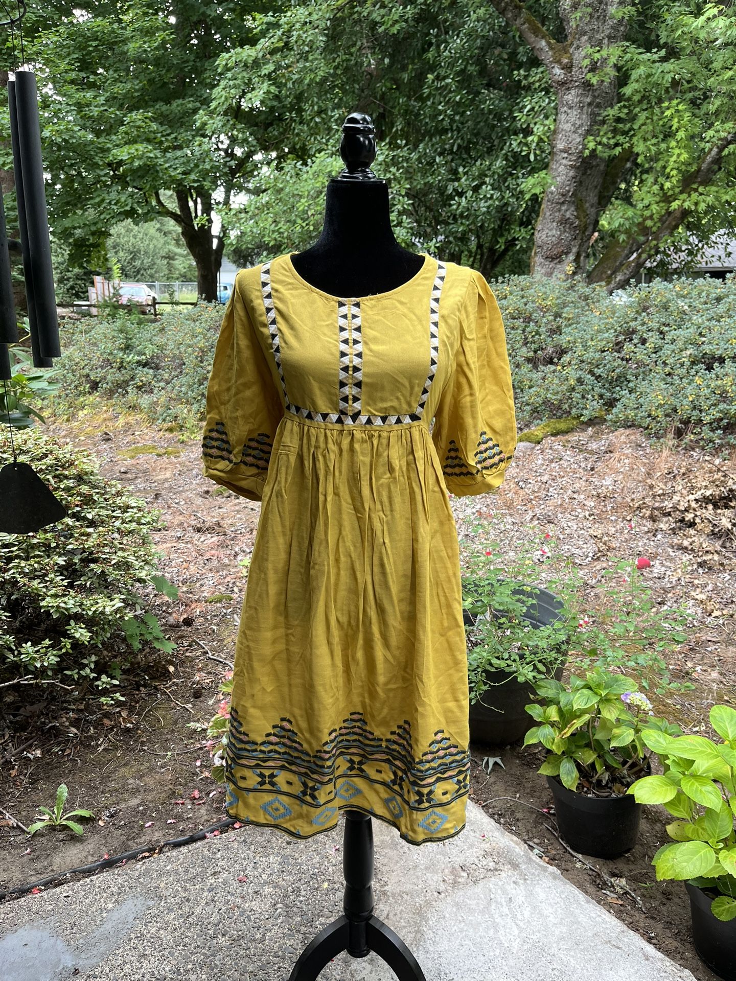 Funky yellow dress. Size XXL.