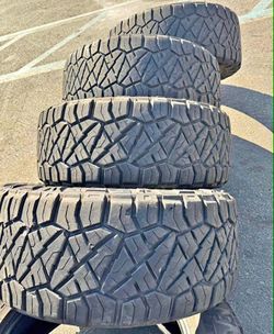 37x12.50/20 nitto vendo un set de llantas usadas excelente condiciones de vida las 4 ✅🤩I am selling a set of used tires, all 4 in excellent living co