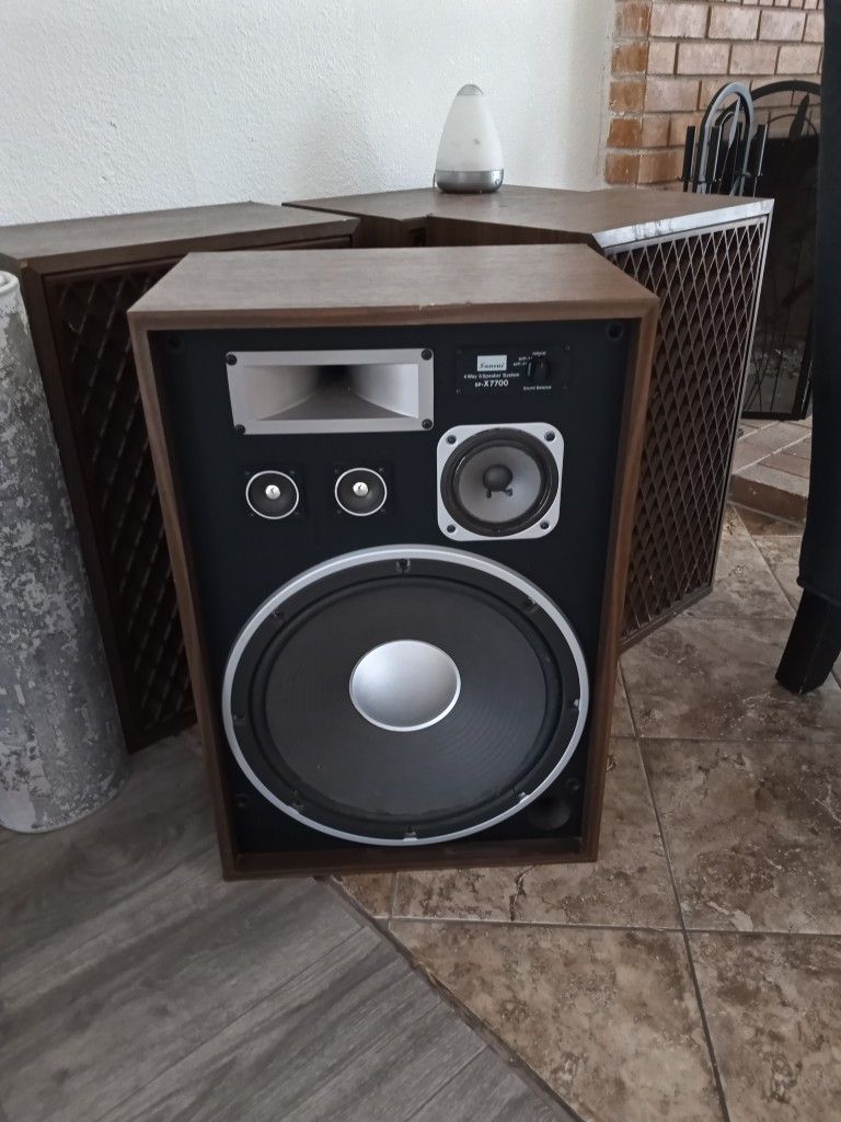 4 Big Woofers