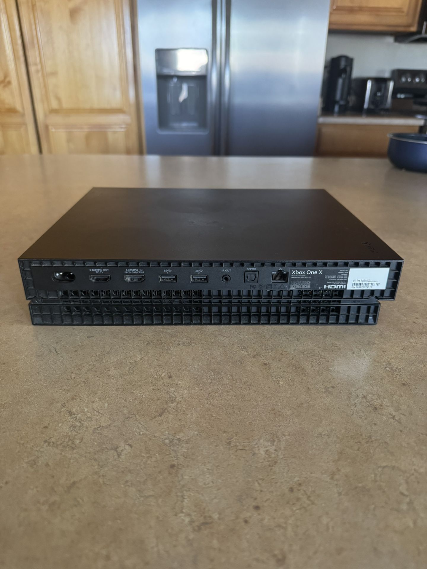 Xbox One X Shadow Of The Tomb Raider Bundle 1TB