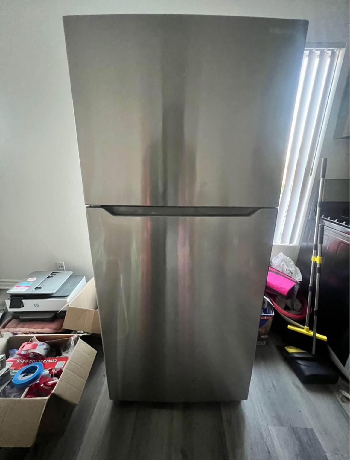 Insignia Fridge Silver 18 Cu. Ft Top Freezer