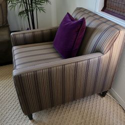 Stunning Modern Chair in Mint Condition 