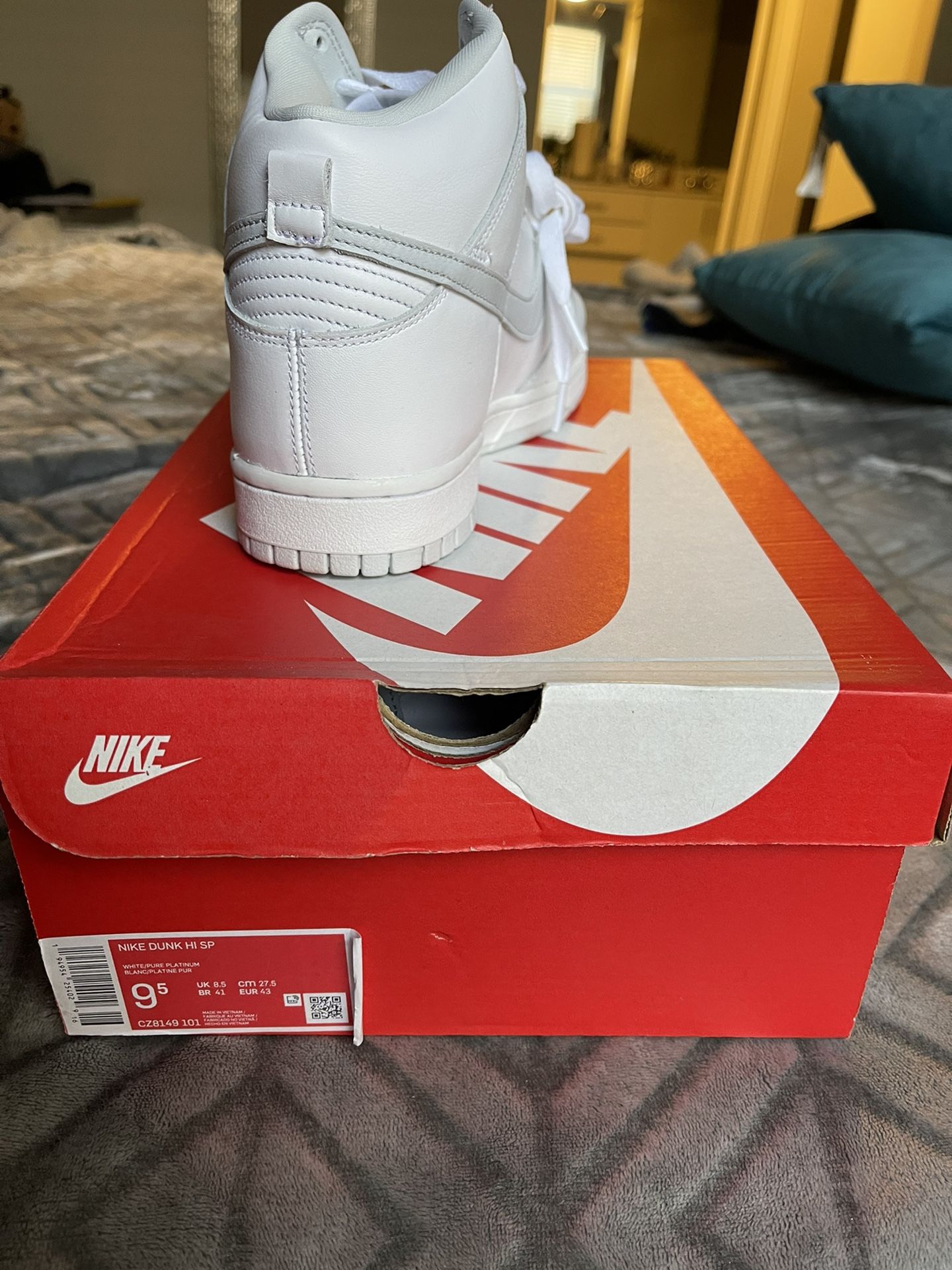 AF 1 ‘s    White And Gray Dunks 