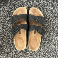 Cushionaire shoes size 8 