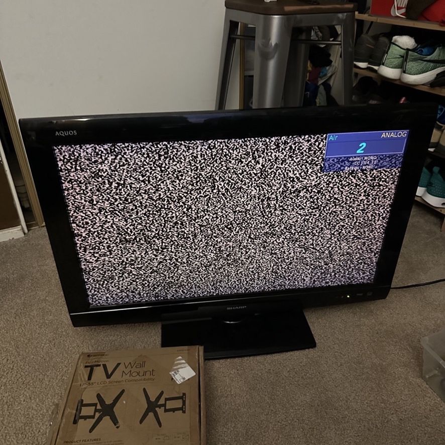 Sharp Aquos 32” Tv w/ Full Motion Wall Mount for Sale in San Diego 