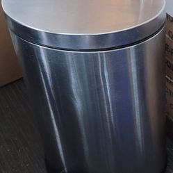 Small touchless kitchen or bathroom Step Trash can