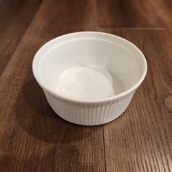 Apilco France White Porcelain Ribbed 7 1/2" Souffle / Serving Dish Classic White, great condition 