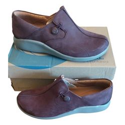 Clarks Unstructured Leather Slip On Shoes Un Loop 2 Walk Aubergine women's size 8 new selling for only $40