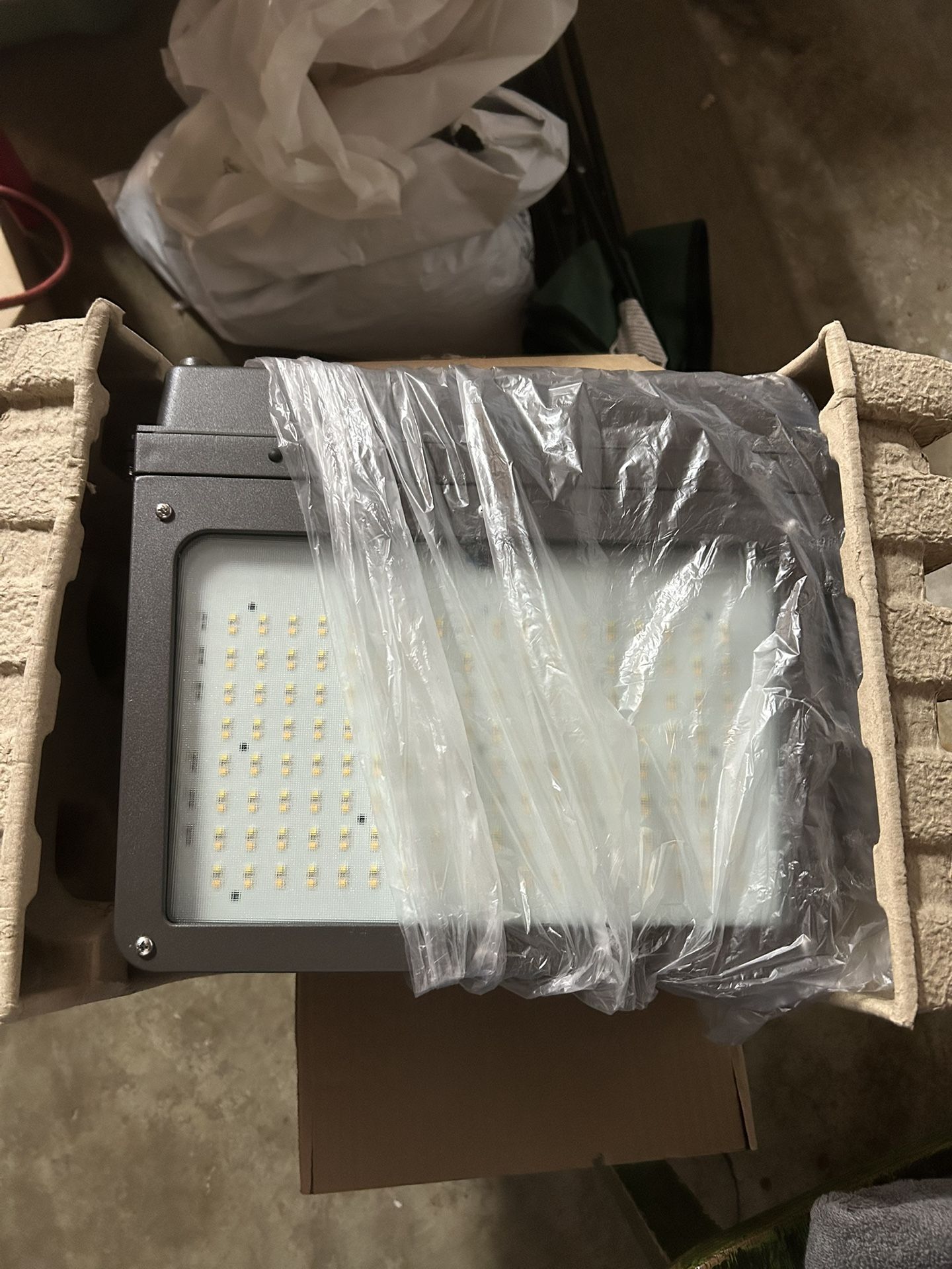 WALL PACK L.E.D. Yard/Business/House LIGHT•New