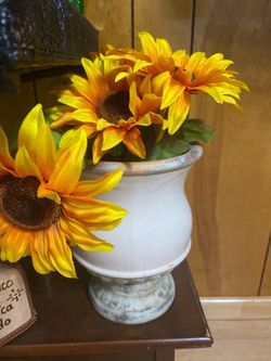 Vintage style sunflowers vase