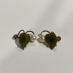 Vintage 1960s 12K Gold Filled Pearl Carved Jade Leaf Screw-Back Earrings Signed Sorrento