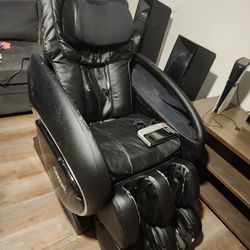 Cozzia Zero G High Tech Massage Chair 