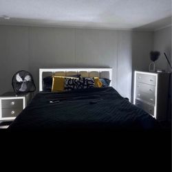 King Sized Bed Room Set For Sale 