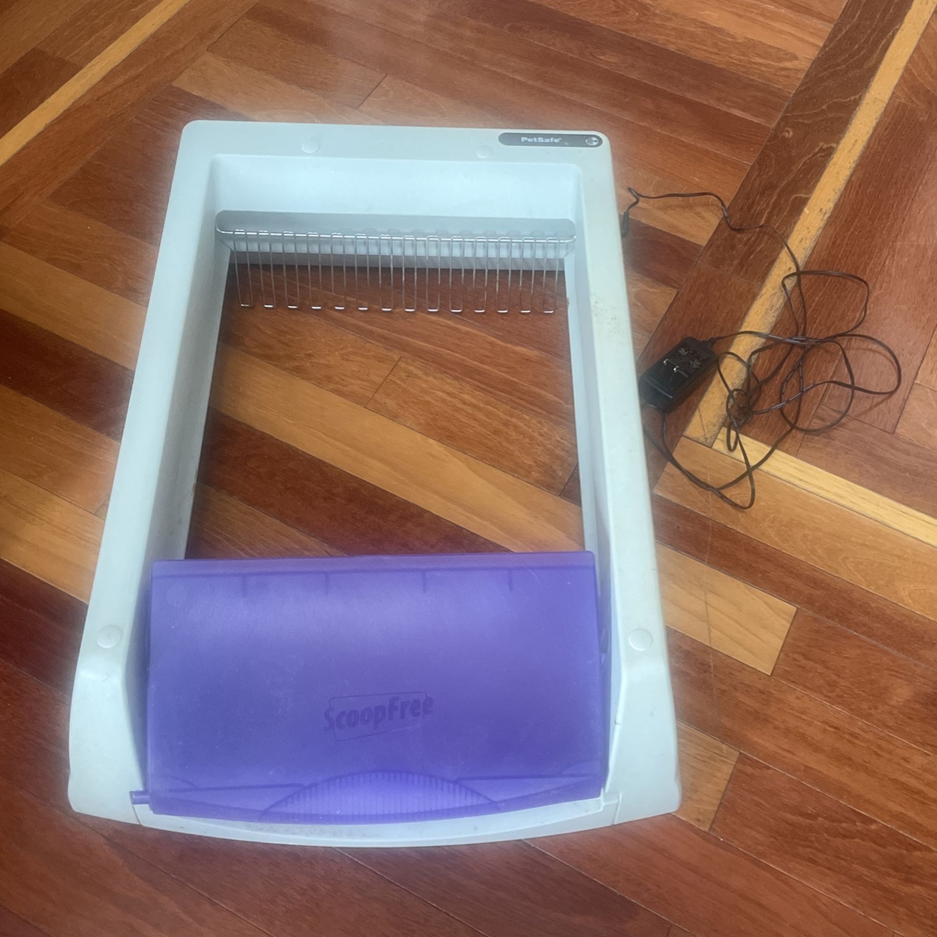 Scoopfree Self cleaning Litter Box