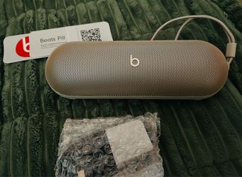 Beats Pill Speaker Champagne Gold. BRAND NEW. WILL ACCEPT OFFERS