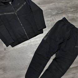 Nike tech set black