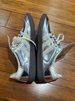 Women’s shoes 7.5 US