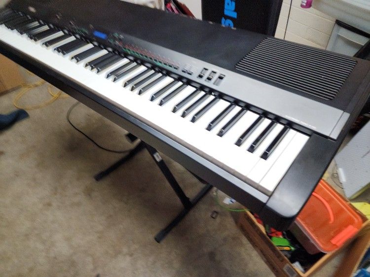 Yamaha P150 Electric PIANO With Pro line Stand
