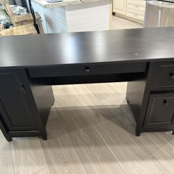 Desk In Great Shape 