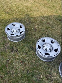Tacoma rims 4 oem rims with tpm sensors, perfect condition, lug nuts.
