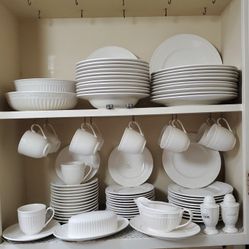 10 Place Setting Mikasa Italian Countryside Dinner Set/Gravy/Butter Dome/Salt & Pepper/Casserole Bowls