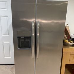 Frigidaire Refrigerator 