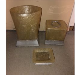 Bathroom accessories, Garbage can, soap dish, tissue box Wamsutta Sold Together Or Apart, (Free  delivery 5 Towns In 3 Cty.)