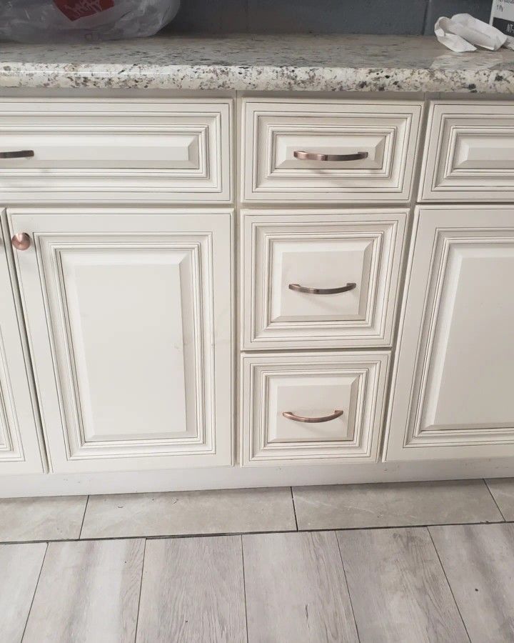 Kitchen cabinets and quartz